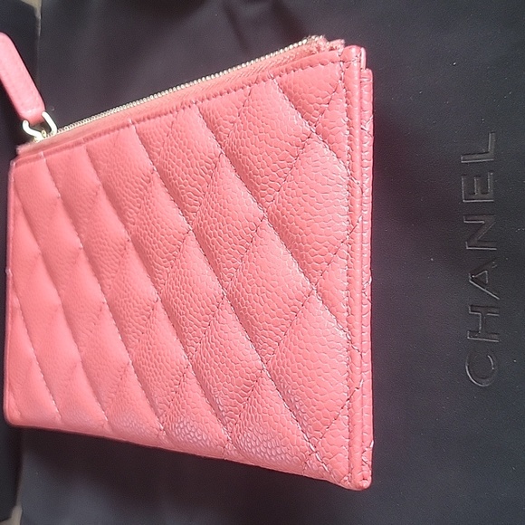 CHANEL Iridescent Caviar Classic Zip Pouch - Picture 6 of 11